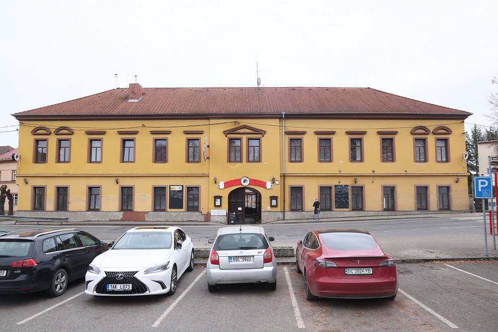 Zdeněk Pohlreich zasahuje v Jincích: Restauraci bývalého poslance trápí dluhy i chaotická kuchyně
