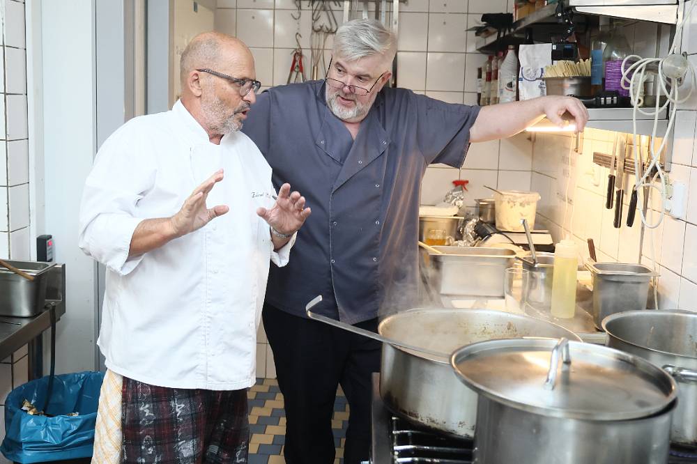 Zdeněk Pohlreich zasahuje v Jincích: Restauraci bývalého poslance trápí dluhy i chaotická kuchyně