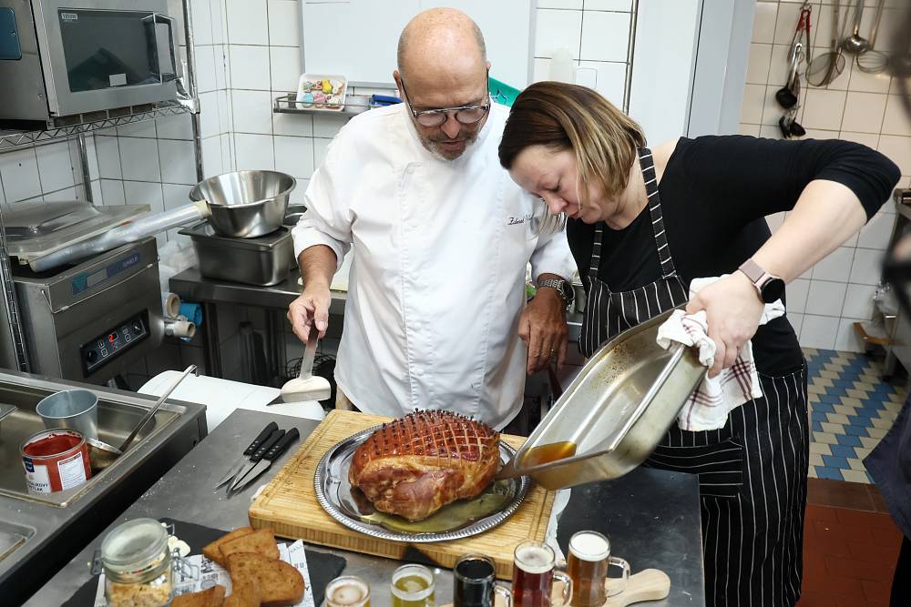 Zdeněk Pohlreich zasahuje v Jincích: Restauraci bývalého poslance trápí dluhy i chaotická kuchyně