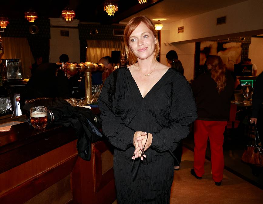 Romantika pod širým nebem: Ester Geislerová si vzala o 10 let mladšího kolegu