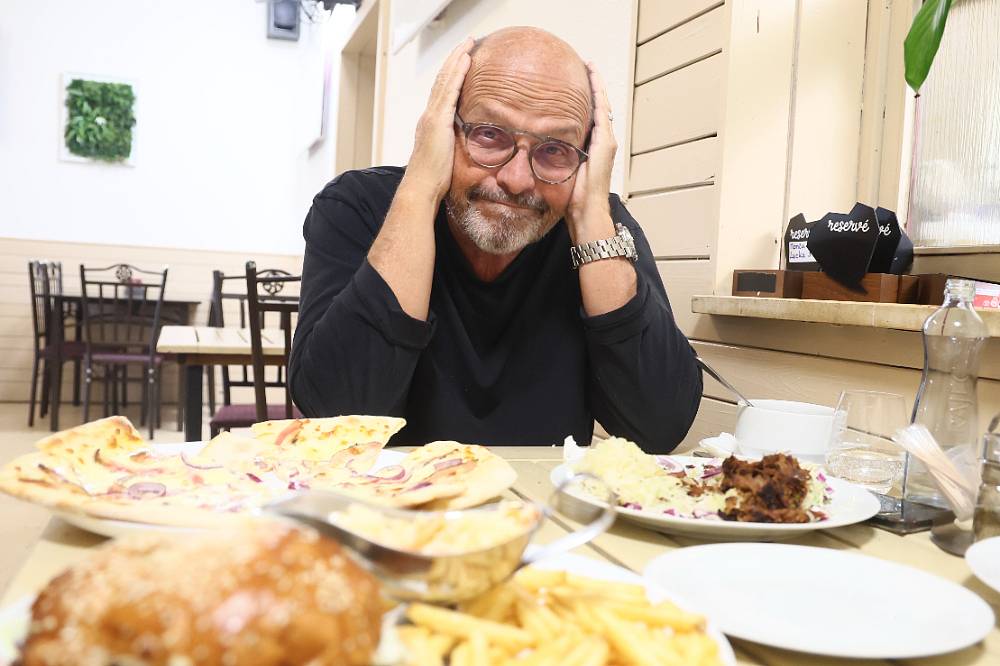 Dnes českým divákům spadne brada: Prima ve 21:40 odpálí nejemotivnější epizodu Ano, šéfe!