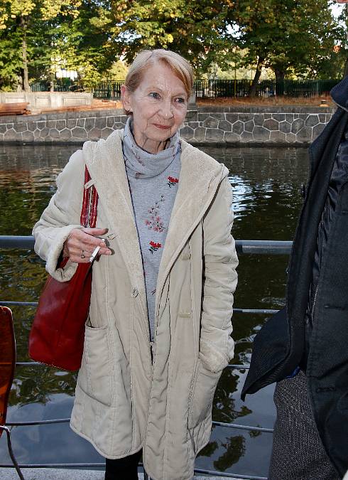 Daniela Kolářová dostala k 80. narozeninám kufr plný vody i jeden nepěkný dárek