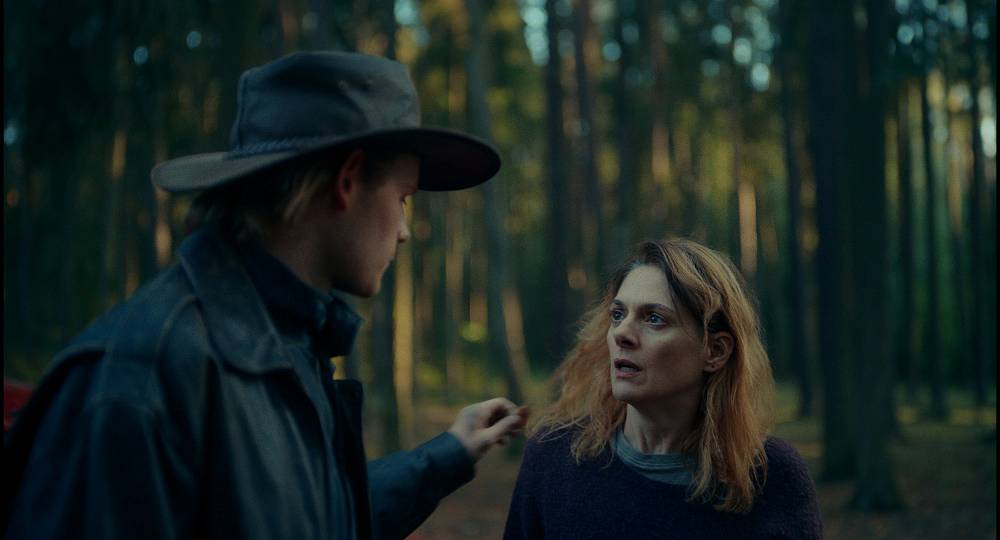 Novinka: Utekla s dětmi do bezpečí. U otce ale našla něco mnohem děsivějšího než u svého manžela