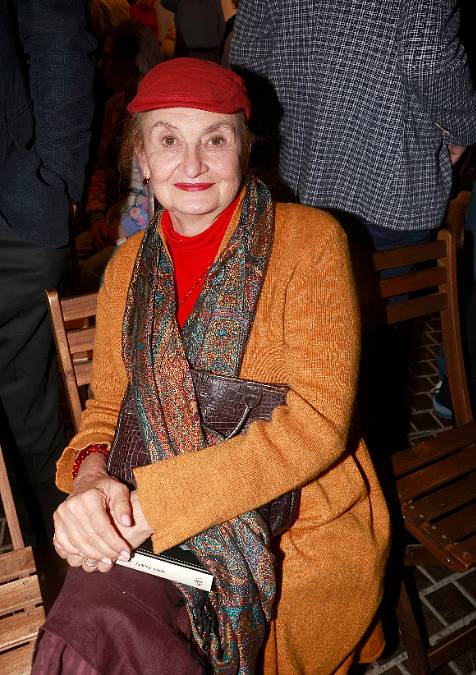 Spí na terase a snídá fíky. Eva Holubová ukázala, jak vypadá její život na Sicílii