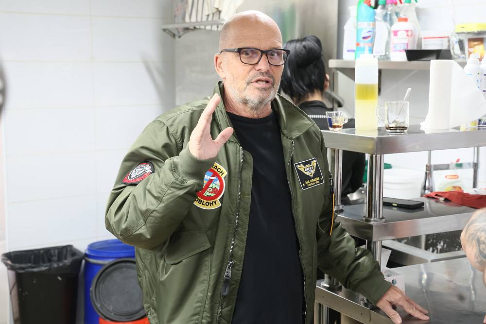Dnes v Česku způsobí šok 1 vyhaslý kuchař: Prima odpálí nejdrsnější díl Ano, šéfe! z Bíliny
