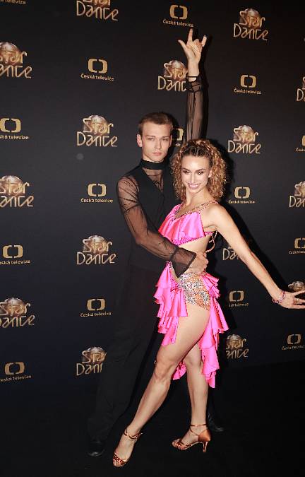 Tomas Sean Pšenička má dlahu na malíčku, ale i tak tančí ve StarDance dál