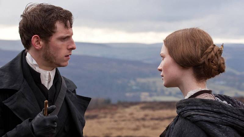 Jamie Bell a Mia Wasikowska ve filmu z roku 2011