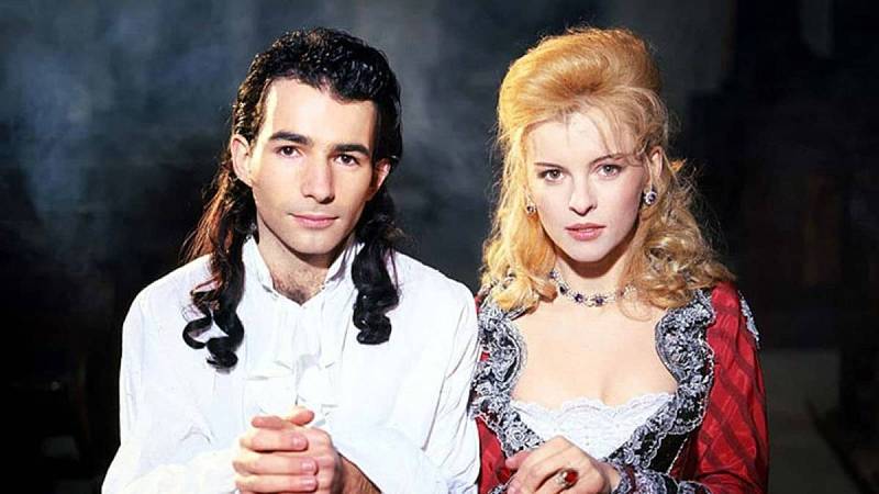 Zpěvačka Iveta Bartošová a herec Rudolf Hrušinký se sezáznamili při natáčení filmu Svatba upírů