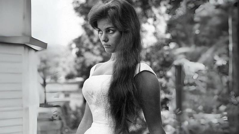 Claudia Cardinale s dlouhými vlasy v roce 1957