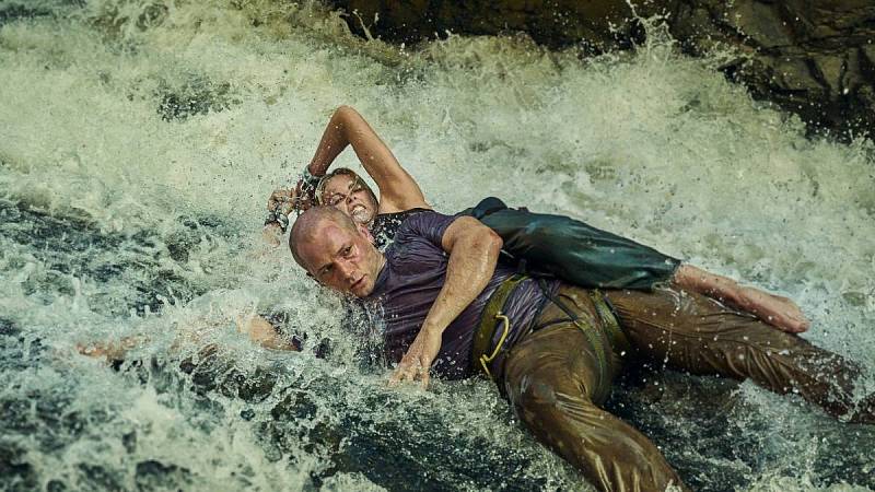 Charlize Theron bojuje o přežití v australské divočině.