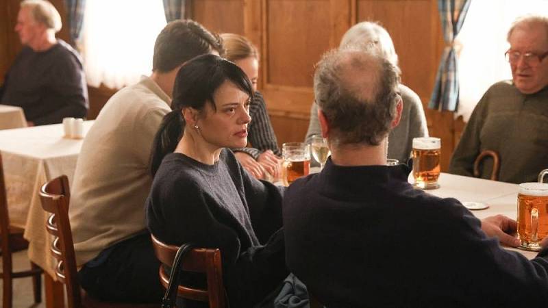 sousedské posezení v hospodě