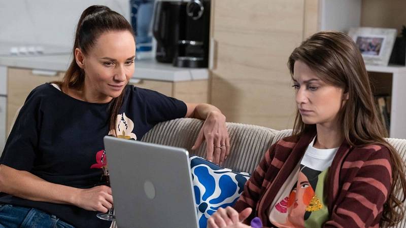 Adriana se svěří Magdě.