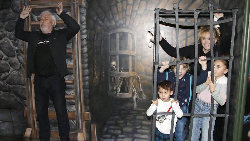 Jan Rosák s rodinou v Muzeu fantastických iluzí