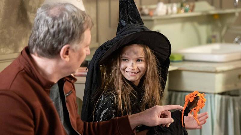 Evžen chystá pro Klárku pálení čarodějnic