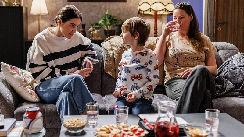 Karla se začne přátelit s rodinou Kamily