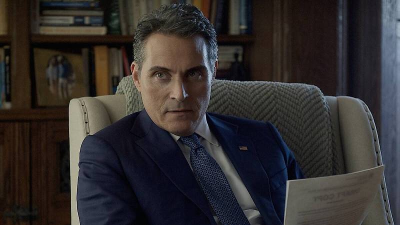 Rufus Sewell jako Hal