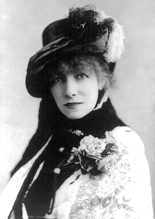 Sarah Bernhardt v roce 1880