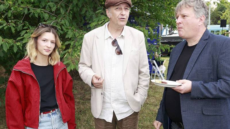 Ema s Janem Vondráčkem a Tomášem Jeřábkem na akci propagující seriál