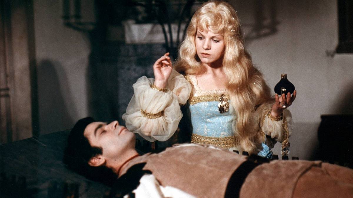 Vzpomínka na Zlatovlásku a Jorgu Kotrbovou, která už dávno místo Jiříka obdivuje koně Vzpomínka na Zlatovlásku a Jorgu Kotrbovou, která už dávno místo Jiříka obdivuje koně