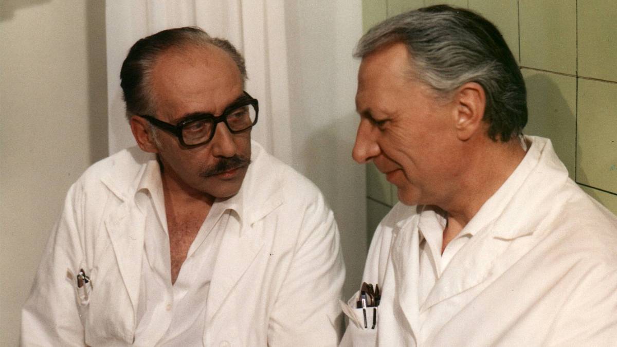 Nejslavnější lékaři z nemocnice, která se nacházela na kraji města, se nám vrací Nejslavnější lékaři z nemocnice, která se nacházela na kraji města, se nám vrací