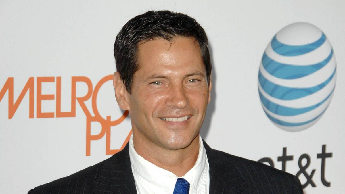 Jak dnes žije Thomas Calabro alias Dr. Michael Mancini z Melrose Place: Tento šedesátník se stále udržuje fit Jak dnes žije Thomas Calabro alias Dr. Michael Mancini z Melrose Place: Tento šedesátník se stále udržuje fit