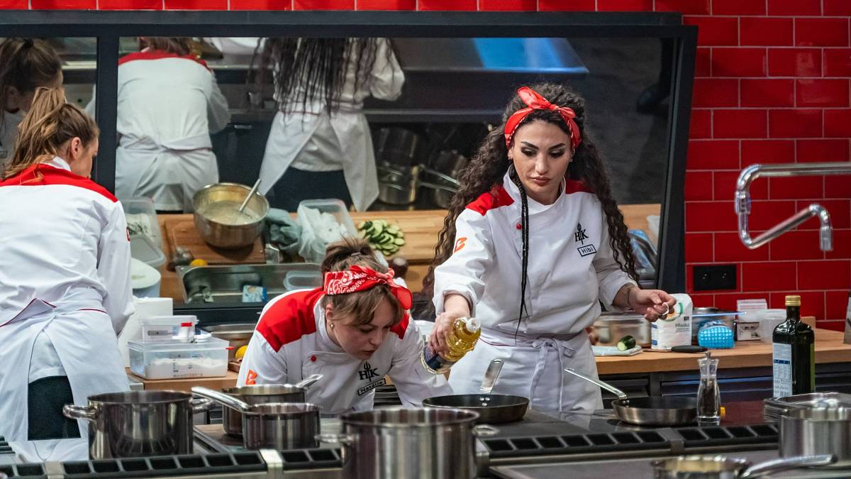 Z Pekelné kuchyně moc jídla nevzešlo. Vulgární moderátor a zmateně pobíhající soutěžící, kteří ani netušili, kde mají nádobí Z Pekelné kuchyně moc jídla nevzešlo. Vulgární moderátor a zmateně pobíhající soutěžící, kteří ani netušili, kde mají nádobí