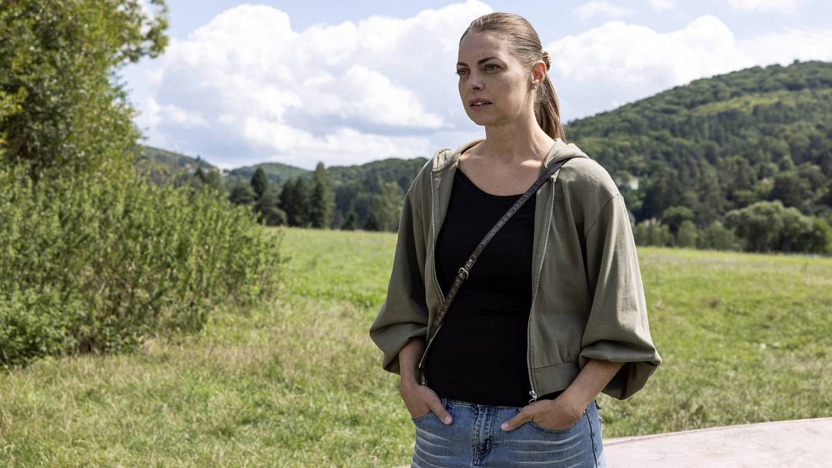 Život s lumpem není procházka růžovým sadem: Nová hořkosladká komedie dnes večer v České televizi Život s lumpem není procházka růžovým sadem: Nová hořkosladká komedie dnes večer v České televizi