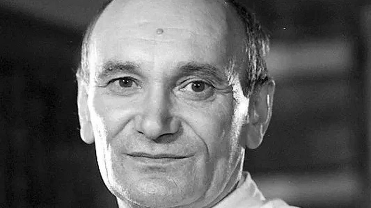 Celé Československo ronilo slzy: Zahrál si Smrťáka a nakonec s kosou zamával i sám nad sebou přímo před kamerou Celé Československo ronilo slzy: Zahrál si Smrťáka a nakonec s kosou zamával i sám nad sebou přímo před kamerou