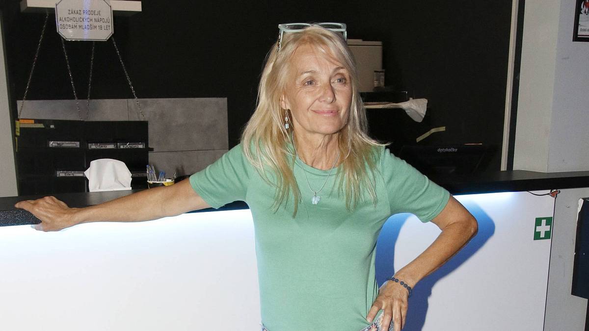 Veronika Žilková říká svému luxusnímu domu vejminek a přes pláč nad svým důchodem si žije jako v bavlnce Veronika Žilková říká svému luxusnímu domu vejminek a přes pláč nad svým důchodem si žije jako v bavlnce