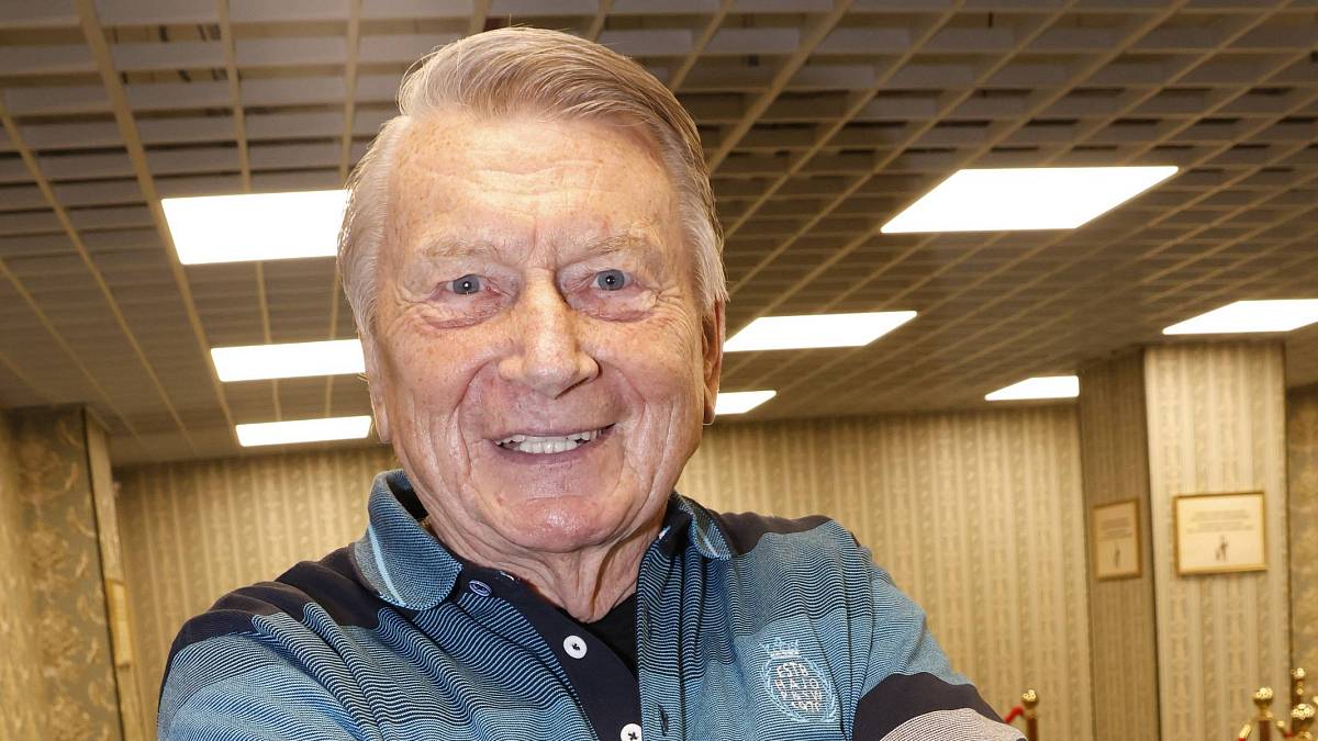 Nejznámější český vodník je stálicí české zábavy. Bylo mu přes 80 a stále rozdává smích na jevišti Nejznámější český vodník je stálicí české zábavy. Bylo mu přes 80 a stále rozdává smích na jevišti