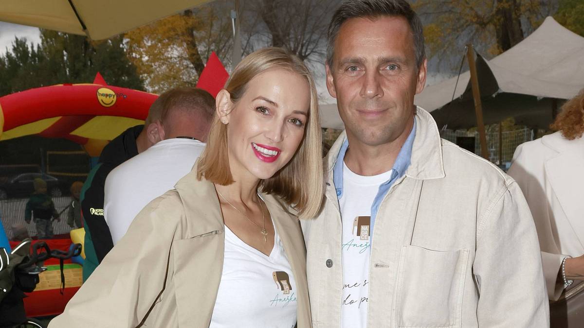 S kým žije Roman Vojtek: První manželku opustil pár týdnů před porodem a teď žije s o 15 let mladší blondýnou S kým žije Roman Vojtek: První manželku opustil pár týdnů před porodem a teď žije s o 15 let mladší blondýnou