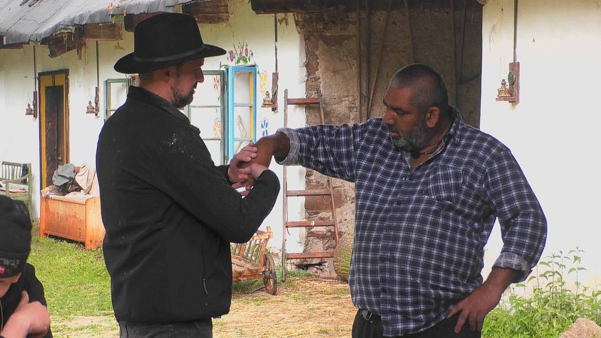 Farmáře ruší chrápaní, to by chtělo více zabrat přes den. A zase se vše točí kolem Mary Farmáře ruší chrápaní, to by chtělo více zabrat přes den. A zase se vše točí kolem Mary