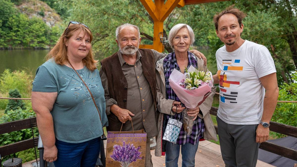Ulice: Poslední klapka před pauzou padla teprve včera a byly u toho tyhle postavy Ulice: Poslední klapka před pauzou padla teprve včera a byly u toho tyhle postavy