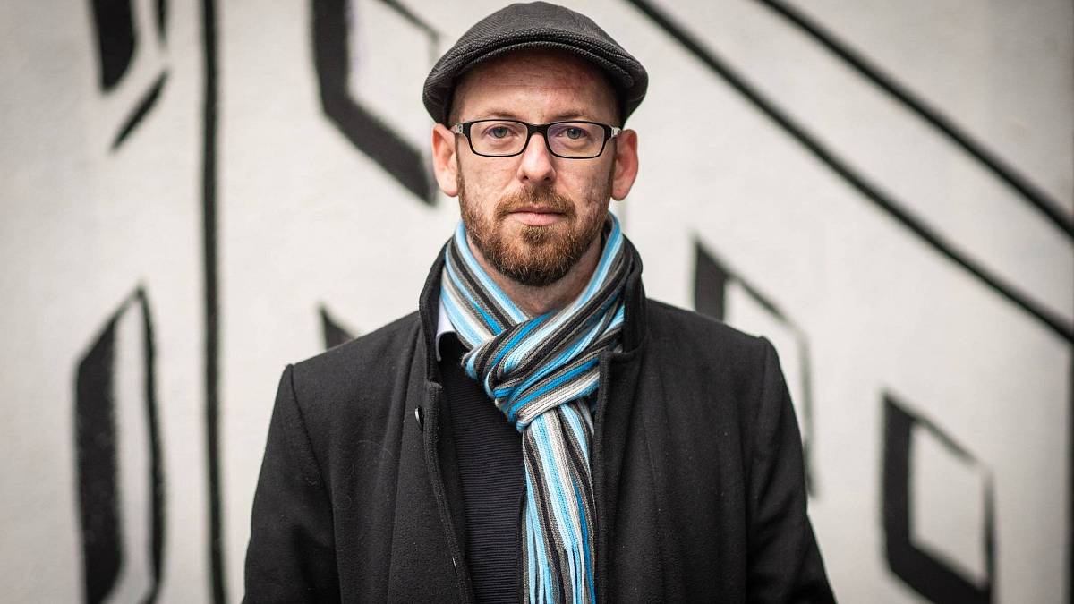 „Hoří hovno?,“ zeptal se v Pelíškách a navždy se zapsal do paměti. Jak dnes vypadá a čím se živí Péťa, který hercem být nechtěl „Hoří hovno?,“ zeptal se v Pelíškách a navždy se zapsal do paměti. Jak dnes vypadá a čím se živí Péťa, který hercem být nechtěl
