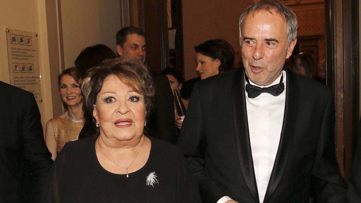 Nezdolná Jiřina Bohdalová a muži jejího života Nezdolná Jiřina Bohdalová a muži jejího života