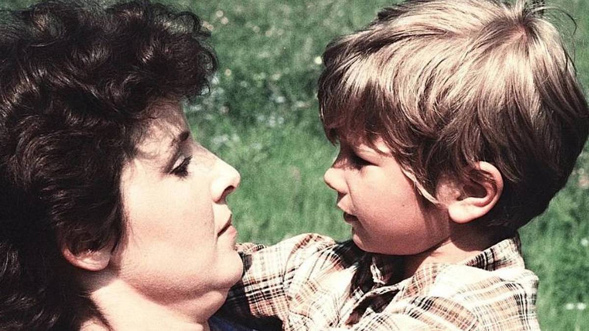 Pamatujete na chlapce z Ceny medu? Z dětských rolí vyrostl, ale před kamerou ještě roky zůstal Pamatujete na chlapce z Ceny medu? Z dětských rolí vyrostl, ale před kamerou ještě roky zůstal
