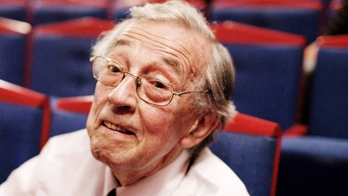 Troškův tajemník z Hoštic byl činorodý člověk. Uměl 9 jazyků, dirigoval orchestr a pro radost si občas zahrál ve filmu