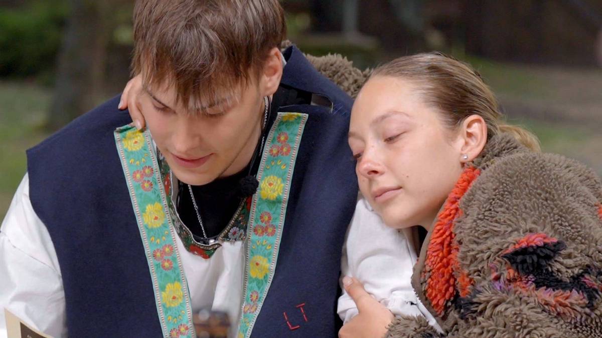 Na Farmu dorazil pošťák s dopisy z domova a i mrcha Kateřina zjihla, když zjistila že má Adam milující rodinu