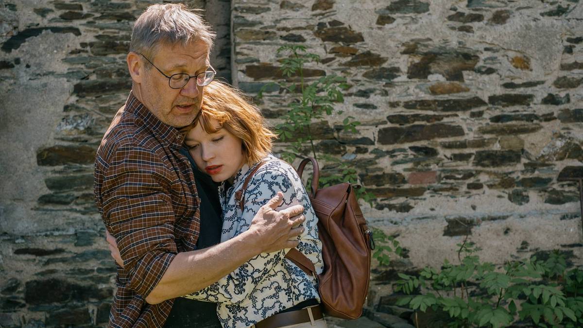 Nový seriál už dnes večer: Malé město, velké tajemství. Připravte se, že vám zůstane rozum stát