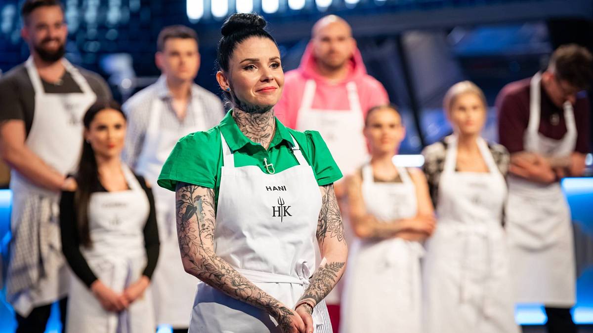 Parta podivínů co neumí udělat těsto a nalepenými řasami koření omáčky? Zvedněte si sebevědomí s Hell’s Kitchen Parta podivínů co neumí udělat těsto a nalepenými řasami koření omáčky? Zvedněte si sebevědomí s Hell’s Kitchen