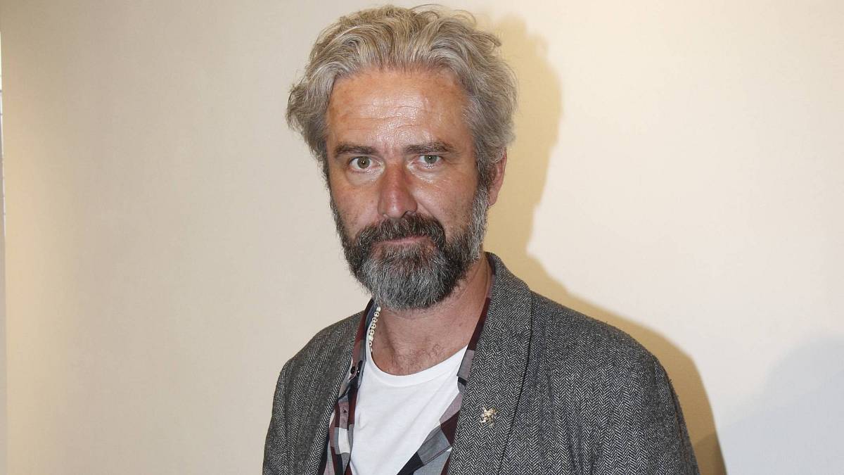 Roman Zach se na manželku dívá svrchu. A není se čemu divit Roman Zach se na manželku dívá svrchu. A není se čemu divit