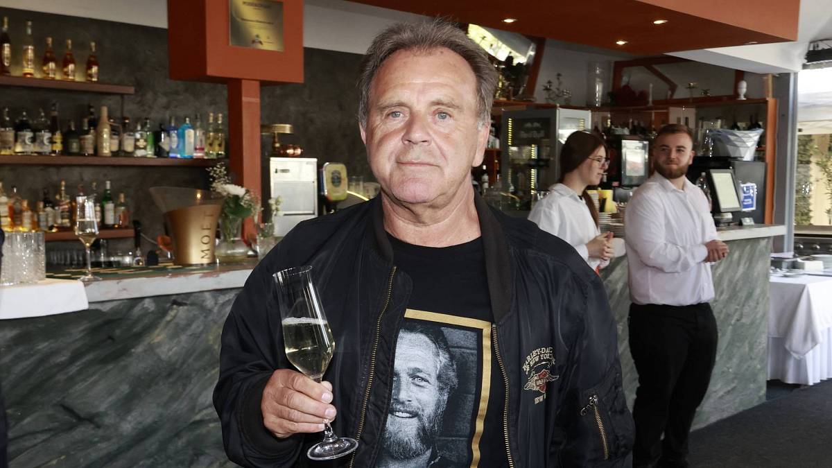 Jakub Smolík: Hvězda, tatínek a motokrosový nervák slaví dnes 66. narozeniny