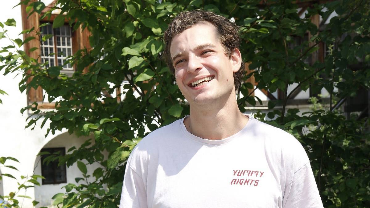 Cyril Dobrý je synem slavného herce. Nedokončil gymnázium ani DAMU a je z něj truhlář Cyril Dobrý je synem slavného herce. Nedokončil gymnázium ani DAMU a je z něj truhlář