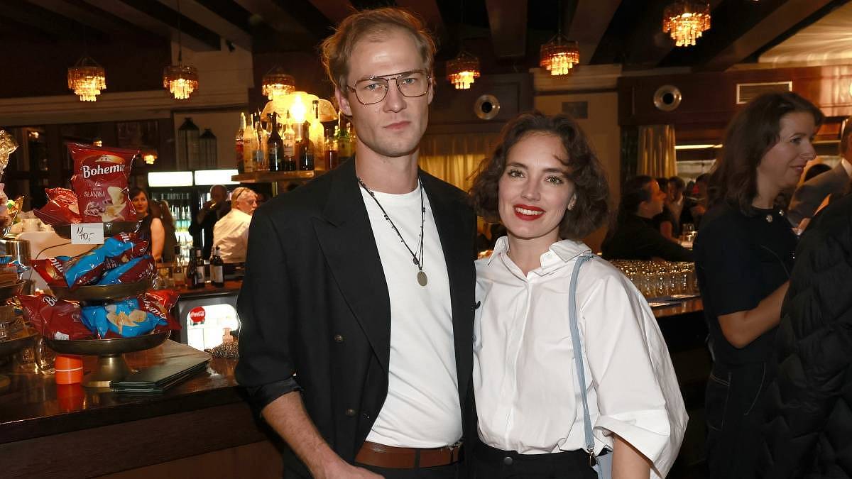 Manželka Aleše Bílíka je herečka, spisovatelka a mistryně ve slam poetry