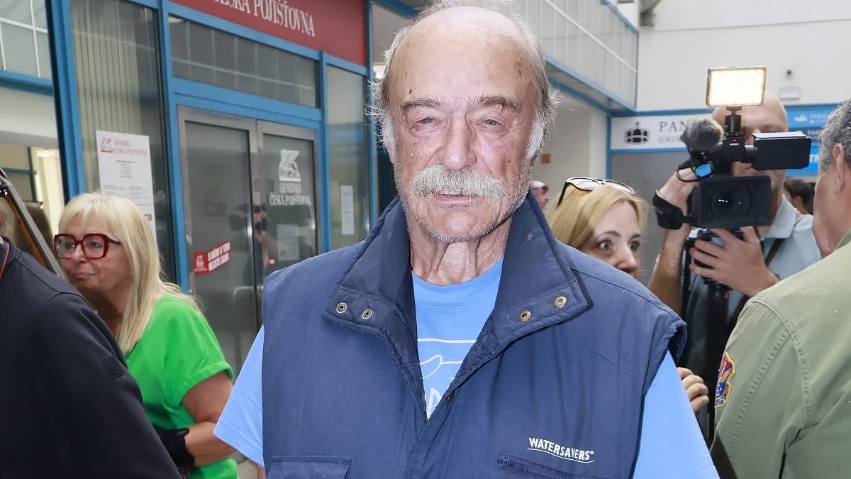 Kraťasy v mrazu, úsměv v nouzi. Tenhle herec nikdy nepřestal bojovat