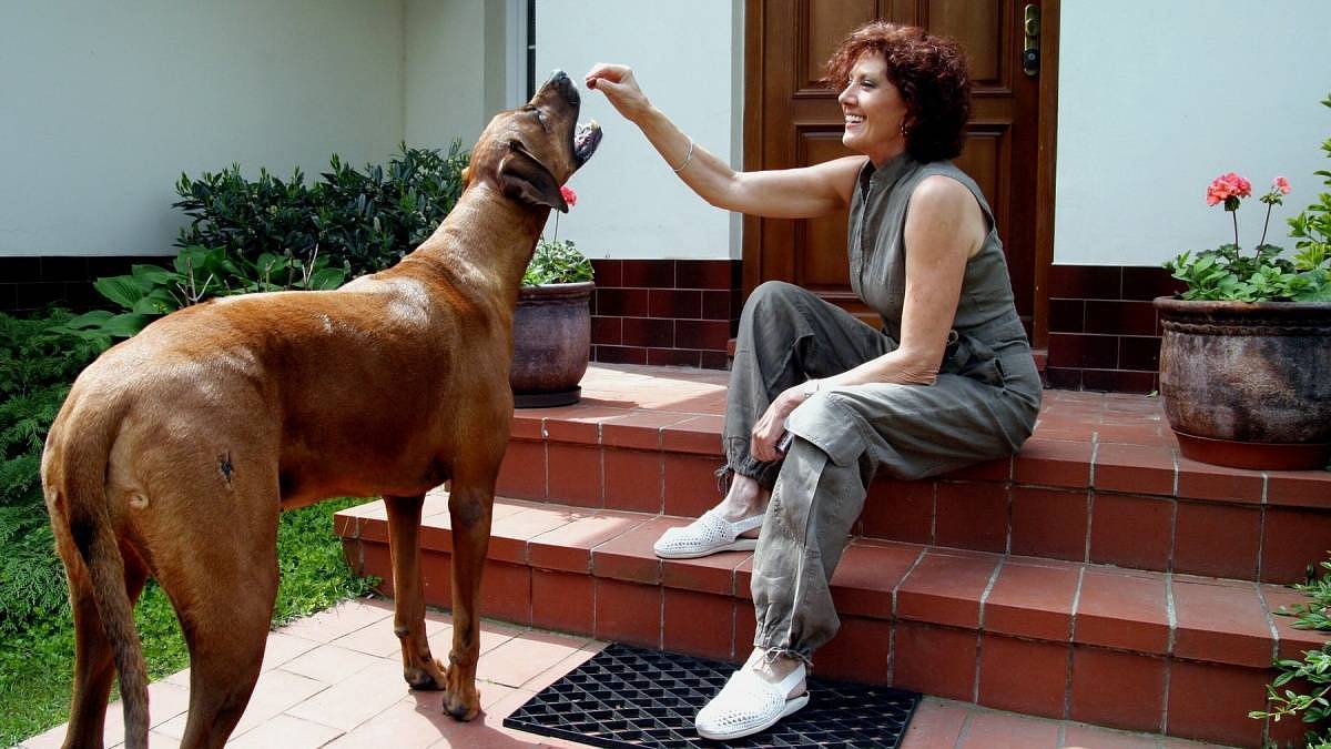 Když v Polabí začíná úvodní melodie, netušíte, že Marie Rottrová žije takhle stylově