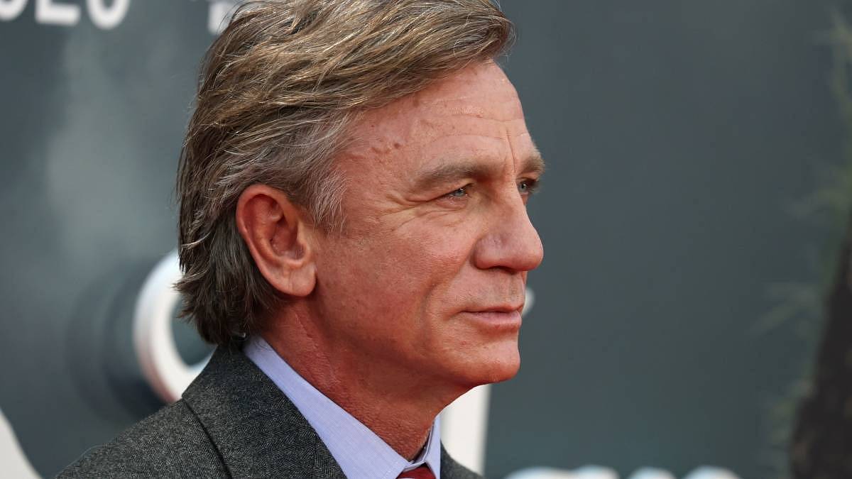 Na nože: Probuzení mrtvého muže je temné, blátivé a Daniel Craig oslní noblesou