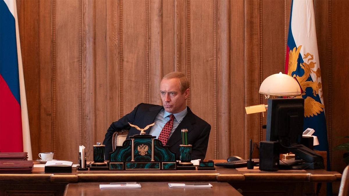 Jude Law jako Putin v politickém thrilleru, který zkoumá moc i manipulaci v politickém thrilleru