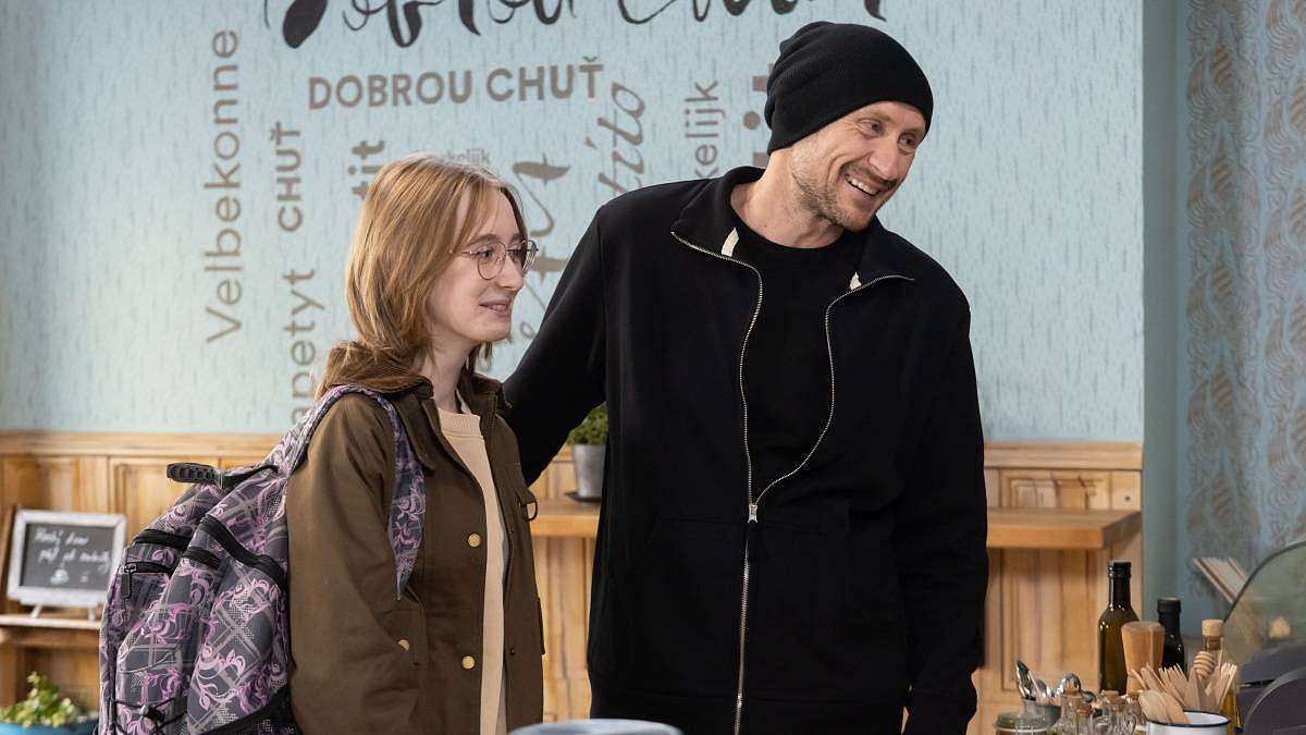 Zítra v Ulici: V úterý získá bistro novou brigádnici a Hruškovi volají záchranku