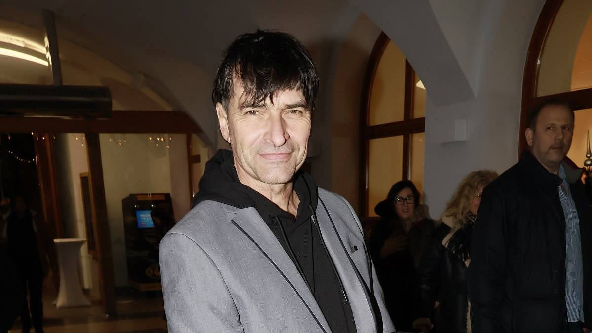 Jak bydlí Zdeněk Podhůrský: Třicet let proměny staré opukové stavby v útulné rodinné sídlo